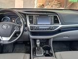 Toyota Highlander 2018 года за 13 700 000 тг. в Алматы – фото 5