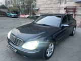 Mercedes-Benz S 320 2000 годаfor4 000 000 тг. в Шу – фото 4