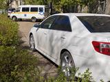 Toyota Camry 2013 года за 8 000 000 тг. в Уральск – фото 2
