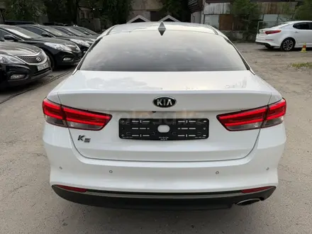 Kia K5 2016 года за 9 200 000 тг. в Алматы – фото 12