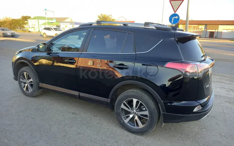 Toyota RAV4 2017 года за 11 200 000 тг. в Уральск