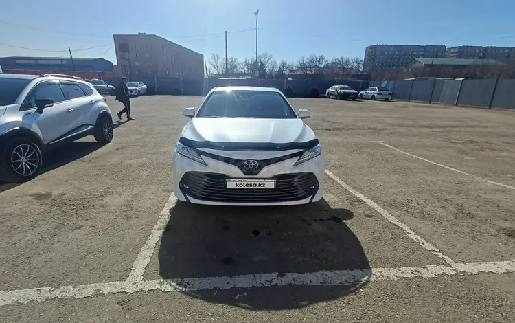 Toyota Camry 2020 года за 14 900 000 тг. в Семей