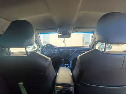 Toyota Camry 2020 года за 14 900 000 тг. в Семей – фото 7