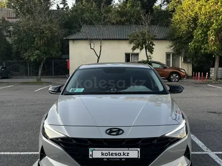 Hyundai Elantra 2022 года за 10 000 000 тг. в Алматы