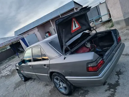 Mercedes-Benz E 280 1993 года за 2 100 000 тг. в Кызылорда – фото 3