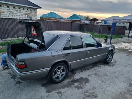 Mercedes-Benz E 280 1993 года за 2 100 000 тг. в Кызылорда – фото 9