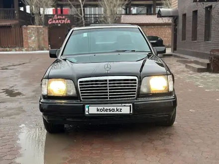 Mercedes-Benz E 200 1995 года за 2 200 000 тг. в Астана – фото 3