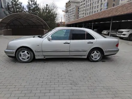 Mercedes-Benz E 230 1996 года за 2 700 000 тг. в Алматы – фото 2