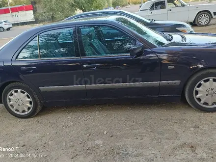 Mercedes-Benz E 230 1996 года за 3 200 000 тг. в Байконыр – фото 16