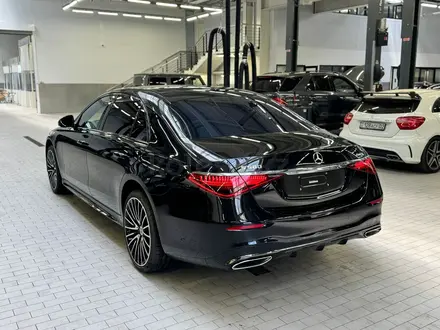 Mercedes-Benz S 580 4MATIC 2025 года за 101 800 000 тг. в Алматы – фото 3