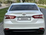 Toyota Camry 2018 года за 15 700 000 тг. в Туркестан – фото 5