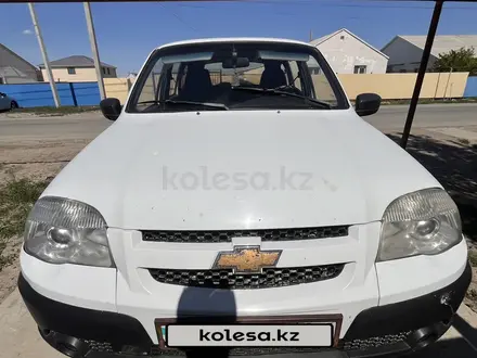 Chevrolet Niva 2014 года за 2 500 000 тг. в Атырау – фото 2