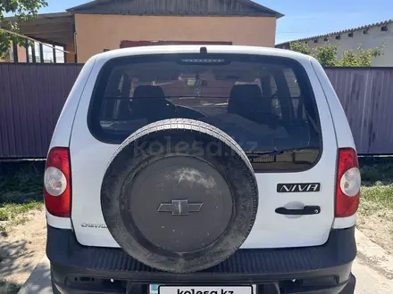 Chevrolet Niva 2014 года за 2 500 000 тг. в Атырау – фото 4