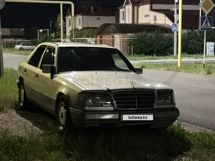 Mercedes-Benz E 260 1990 года за 1 300 000 тг. в Астана