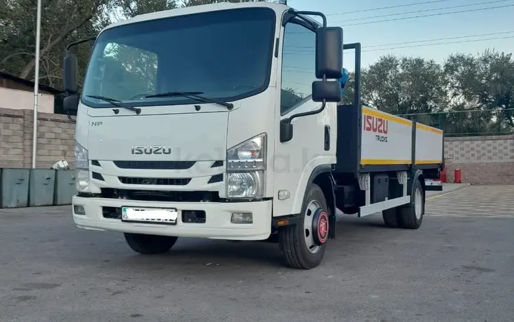 Isuzu  NPR75 2018 года за 27 300 000 тг. в Алматы