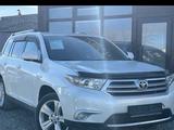 Toyota Highlander 2012 года за 11 500 000 тг. в Актобе – фото 2