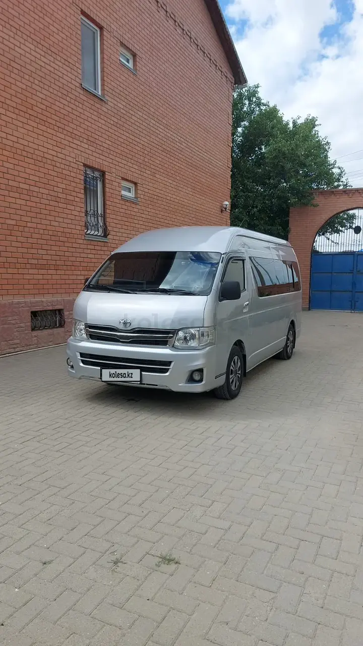 Toyota HiAce, 2013