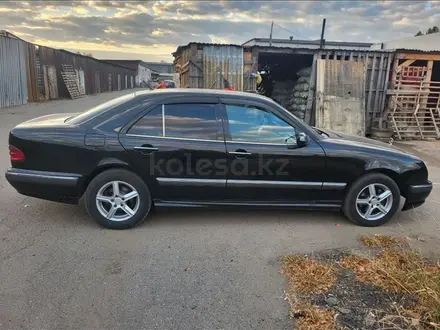 Mercedes-Benz E 240 1999 года за 5 250 000 тг. в Усть-Каменогорск – фото 14