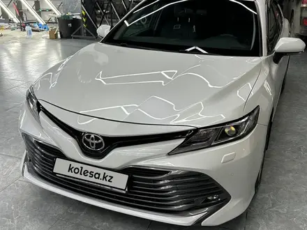 Toyota Camry 2019 года за 13 500 000 тг. в Семей – фото 3