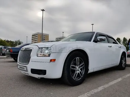 Chrysler 300C 2005 года за 4 400 000 тг. в Караганда – фото 3