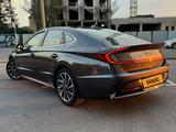 Hyundai Sonata 2022 года за 10 900 000 тг. в Караганда – фото 2