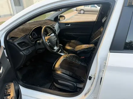 Hyundai Accent 2021 года за 6 350 000 тг. в Караганда – фото 28