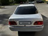 Mercedes-Benz E 230 1995 года за 1 800 000 тг. в Павлодар – фото 4