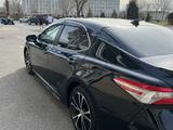 Toyota Camry 2019 года за 12 500 000 тг. в Шымкент – фото 2