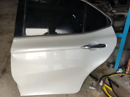Дверь задняя левый с дефектом 70 за 120 000 тг. в Шымкент