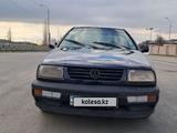 Volkswagen Vento 1992 годаfor1 200 000 тг. в Шымкент