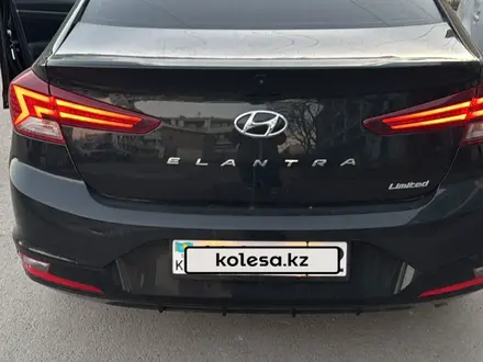 Hyundai Elantra 2018 года за 8 300 000 тг. в Актау – фото 2