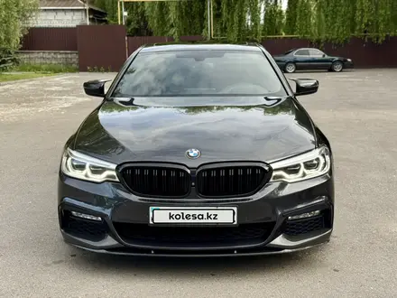 BMW 540 2017 года за 18 900 000 тг. в Алматы – фото 3