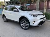 Toyota RAV4 2017 года за 15 200 000 тг. в Алматы