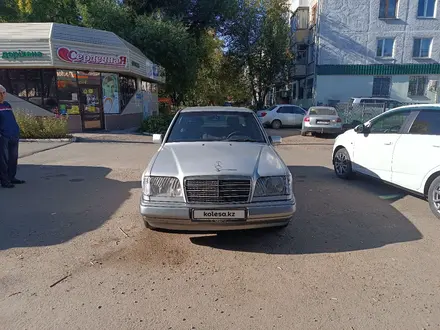 Mercedes-Benz E 200 1994 года за 1 300 000 тг. в Петропавловск – фото 2