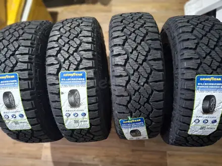 Комплект шин GOODYEAR WRANCLER DURATRAC R/T 265/70/17 за 130 000 тг. в Алматы