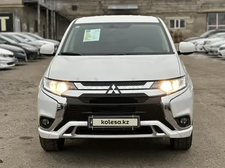 Mitsubishi Outlander 2022 года за 9 990 000 тг. в Актобе – фото 2