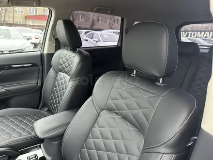 Mitsubishi Outlander 2022 года за 9 990 000 тг. в Актобе – фото 12