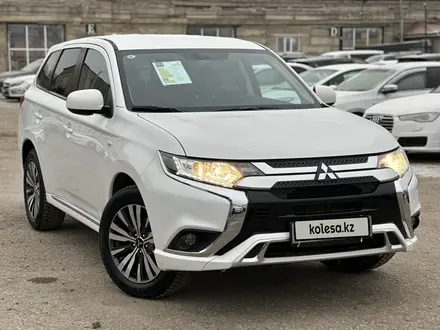 Mitsubishi Outlander 2022 года за 9 990 000 тг. в Актобе – фото 3