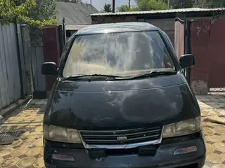 Nissan Largo, 1995