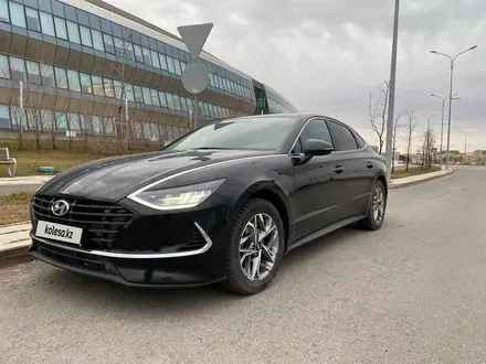 Hyundai Sonata 2019 года за 11 200 000 тг. в Астана