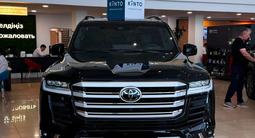 Toyota Land Cruiser Premium 2025 года за 75 890 000 тг. в Астана