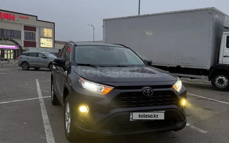 Toyota RAV4 2020 года за 13 500 000 тг. в Алматы