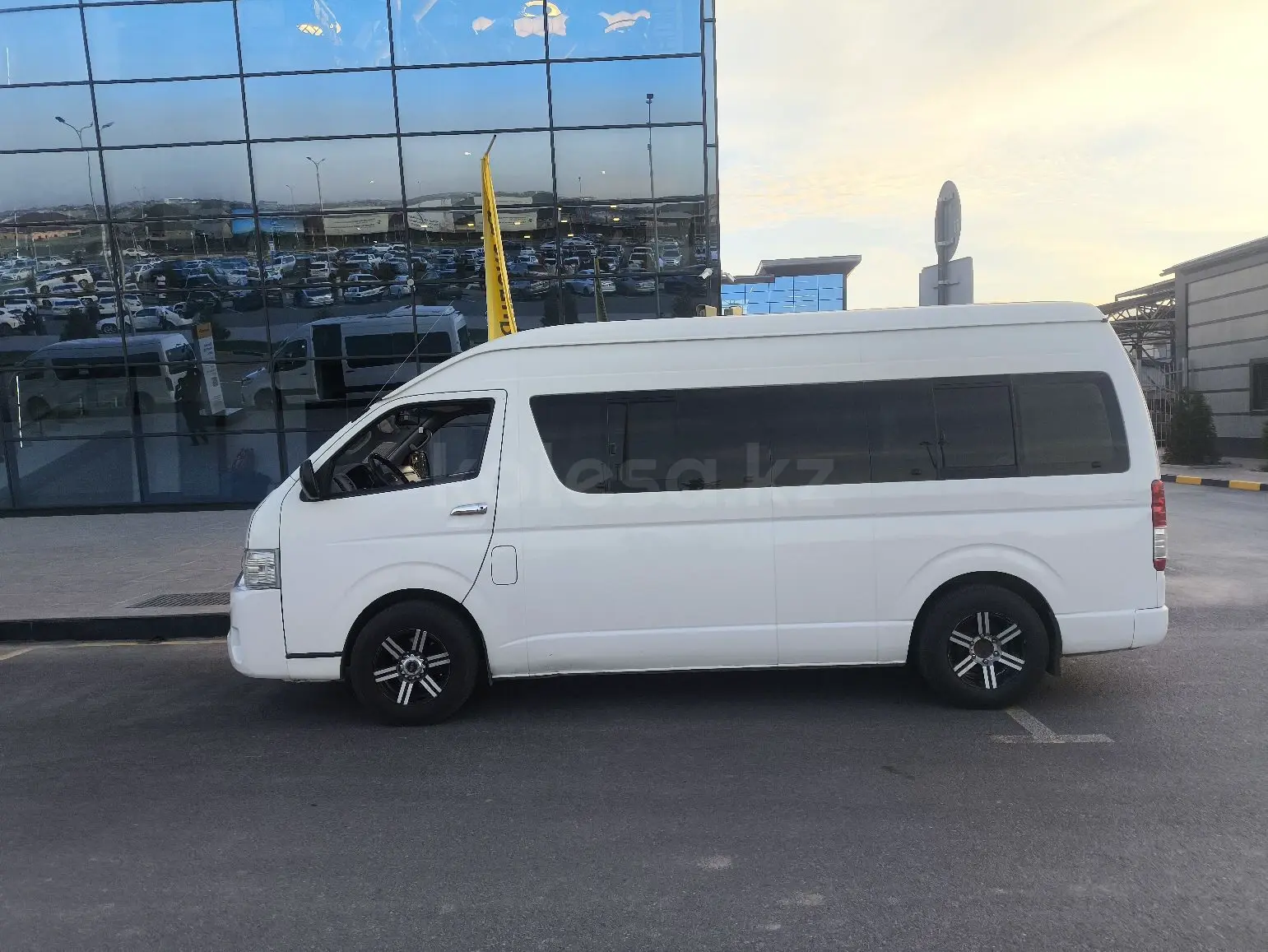 Toyota HiAce, 2013