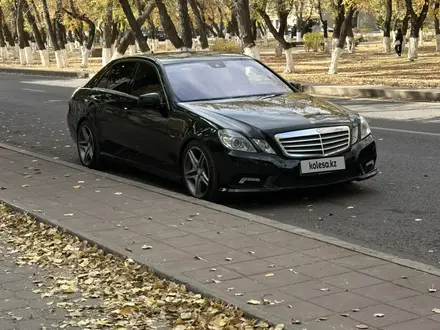 Mercedes-Benz E 200 2010 года за 9 000 000 тг. в Караганда