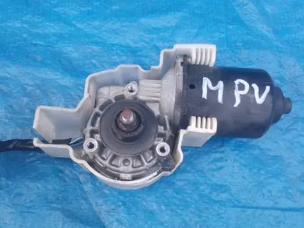 Моторчик переднего стеклоочистителя на MAZDA MPV (2003 год) оригинал б у за 12 000 тг. в Караганда – фото 2