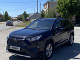 Toyota RAV4 2020 года за 15 400 000 тг. в Актобе