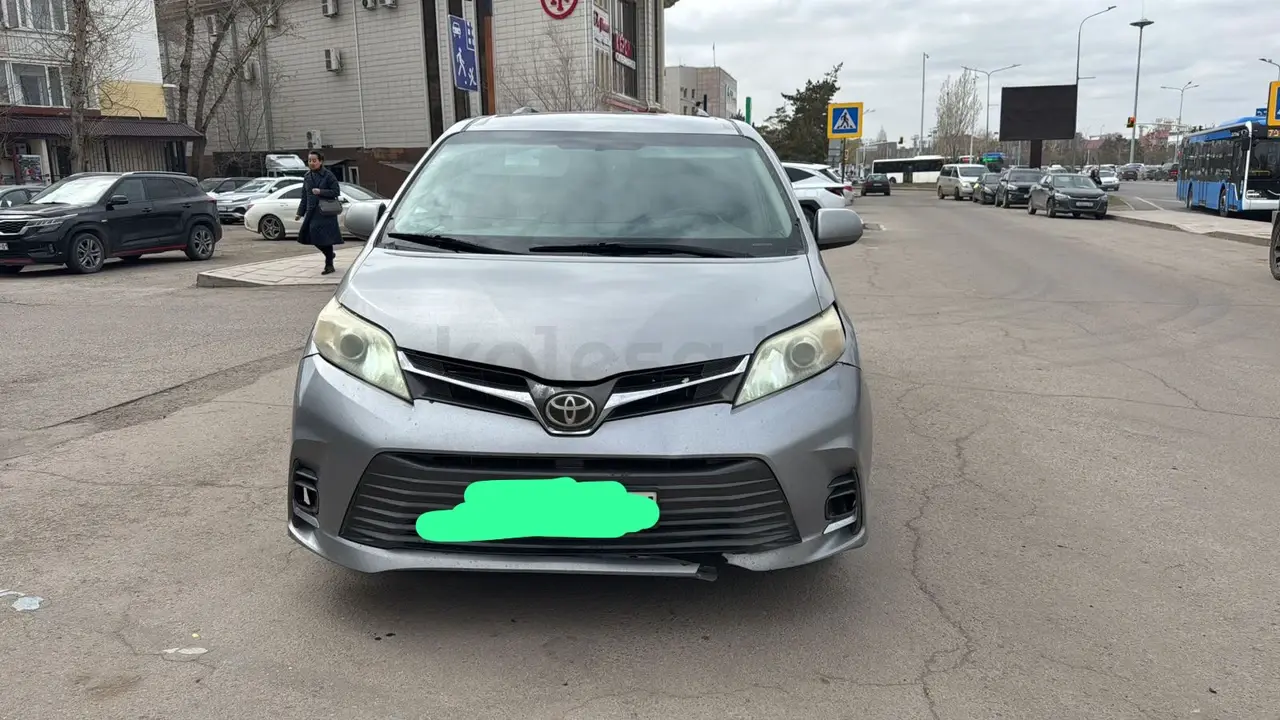 Toyota Sienna, 2013