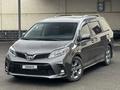 Toyota Sienna 2017 годаfor16 000 000 тг. в Шымкент