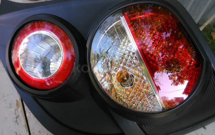 Aveo T300 фонарь задний внешний правый с черным ободком (хэтчбэк) — год: 20 за 28 000 тг. в Алматы