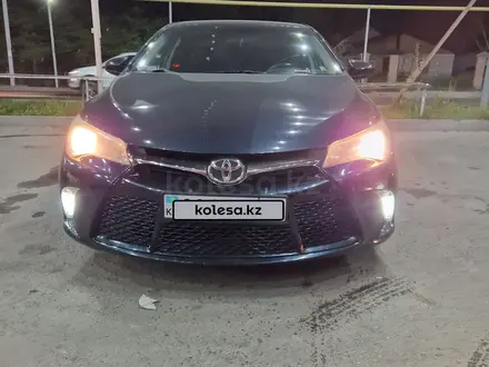 Toyota Camry 2015 года за 9 500 000 тг. в Алматы – фото 2